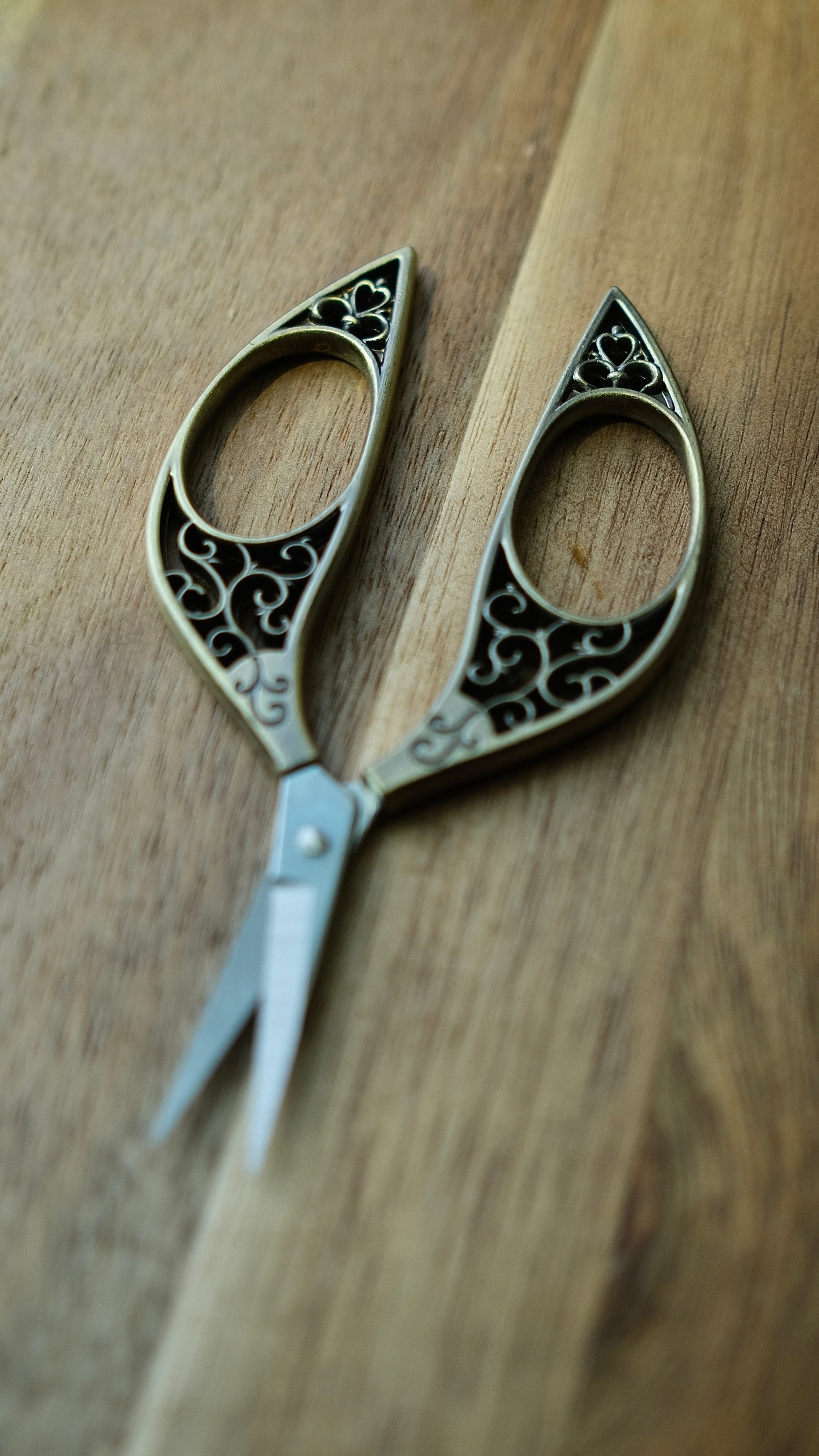 Leaf Gold Embroidery Scissors