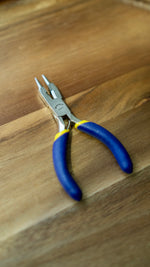 Load image into Gallery viewer, Round Nose Pliers
